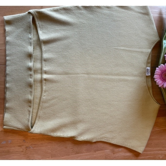 𝅺aritzia Bundle of 3 Crop Tops EUC - Picture 4 of 15